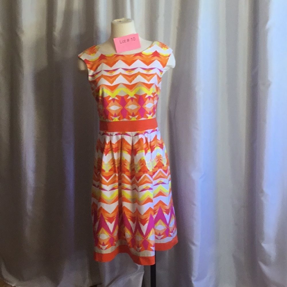 Sleeveless dress in size 6 by SANDRA DARREN